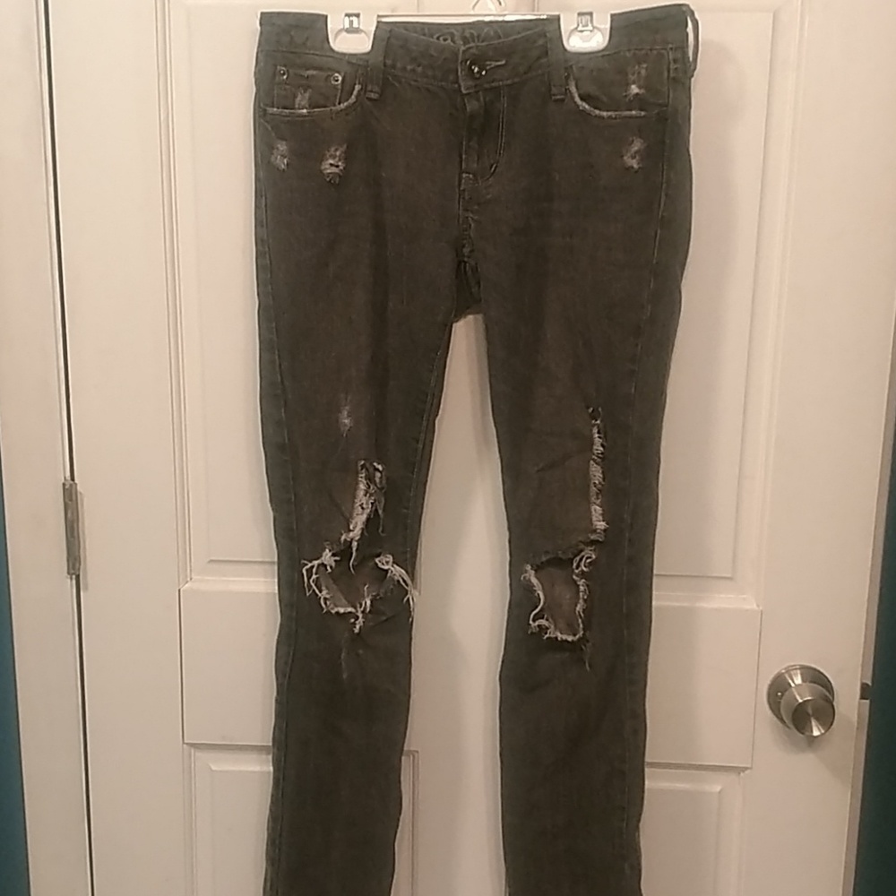 Distressed skinny jeans